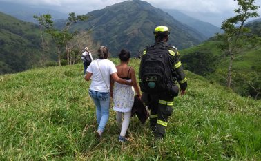 La Policía Nacional apoya las labores de evacuación y seguimiento a la emergencia ocasionado por el proyecto Hidroituango. Colprensa