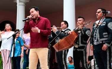 El gobernador fue aplaudido por las asistentes. Gobernación de Norte de Santander