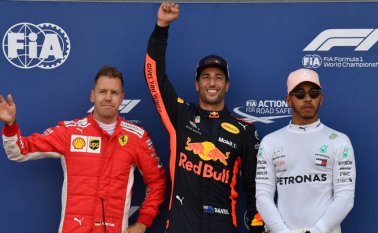 Ricciardo también logró en Mónaco, en 2016, la otra pole de su carrera. Luego finalizó segundo en la carrera, batido por Hamilton. AFP