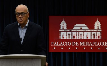 Jorge Rodríguez, ministro de Comunicaciones de Venezuela, anunció que el ciudadano estadounidense fue enviado en un vuelo directo hacia su país. AFP