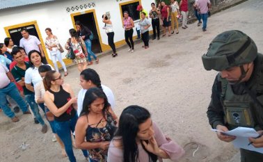 El despliegue de fuerza pública favoreció la llegada de los electores que, en general, incrementaron el porcentaje de votación. Uno de los municipios en los que mejoró la participación, fue El Tarra, según muestra la imagen. Cortesía