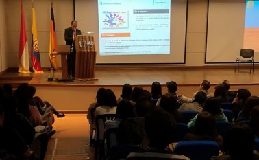 El director de Migración Colombia, Rafael Eugenio, participó en el foro que se cumplió en la Universidad Nacional Abierta y a Distancia (Unad). Roberto Ospino