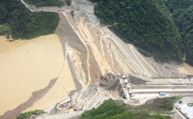 El caudal de agua que está siendo evacuada por la casa de máquinas se mantiene estable, con un promedio de 1127 metros cúbicos por segundo, indicó EPM. Colprensa