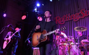 El cantante Fonseca estrenó el formato Raw Sessions que trajo la revista Rolling Stone. Colprensa