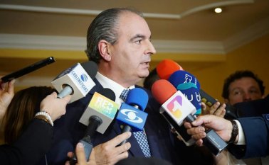 Aurelio Iragorri, director el Partido de La U, ofrecio declaraciones tras la reunión con congresistas. Colprensa