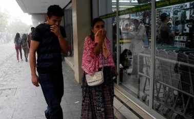 Más de 2.000 personas han sido evacuadas hacia albergues temporales. AFP