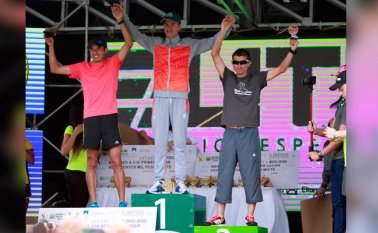 El tolimense Jeisson Suárez venció en los 21 kilómetros de la categoría abierta élite-caballeros con un tiempo de 1:06,41.
Mario Caicedo / La Opinión