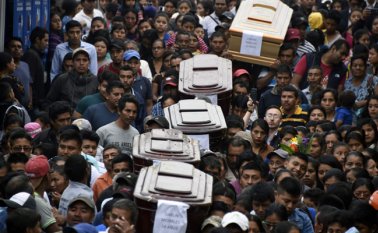 Hasta el momento solo 17 personas han sido identificadas por medio de huellas dactilares y características físicas. AFP