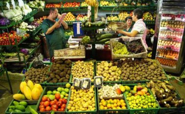 El grupo de los alimentos registró variaciones mensuales inferiores a las presentadas el mismo período del año anterior. Archivo