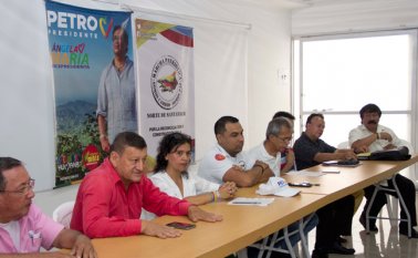 Representantes de partidos y movimientos ratificaron su compromiso de respaldar a Petro. Alfredo Estévez / La Opinión