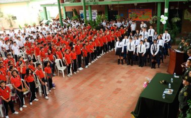 739 jóvenes recibieron un certificado de la Policía Nacional. Cortesía