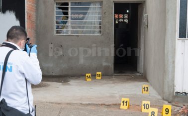 La gran duda era si la septuagenaria estaba adentro. Un hijo que llegó afanado al sitio contó que su mamá, por fortuna, estaba visitando a una hermana. Juan Pablo Cohen