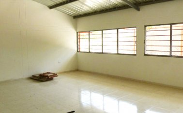 Los salones quedaron pintados, con pisos nuevos y la iluminación garantiza un ambiente más agradable para estudiar. Cortesía