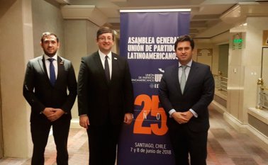 El concejal cucuteño, Juan felipe corzo, fue elegido como uno de los vicepresidentes de la Unión de Partidos Latinoamericanos. En la fotografía, Corzo, acompañado del senador boliviano, Oscar Ortiz, y el senador argentino, Julián Obiglio. Cortesía