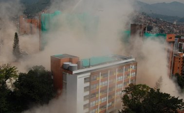 Fueron once las unidades residenciales evacuadas para cumplir con esta misión. Tomada de twitter @JDRestrepoE