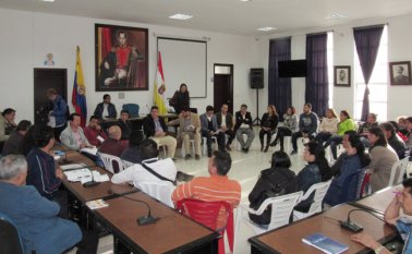 Los comerciantes de Pamplona acordaron en el Concejo presentarle una propuesta al municipio para que las tarifas bajen a entre el dos y tres por mil. Roberto Ospino