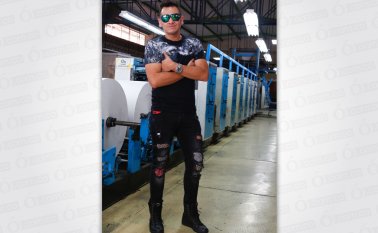 Carlos Manjarrés acaba de grabar, con Luis Guillermo Cortina en el acordeón, dos temas: ‘Que me amas’ y ‘Que viva la vida’, autoría de Kike Zabaleta. Mario Franco