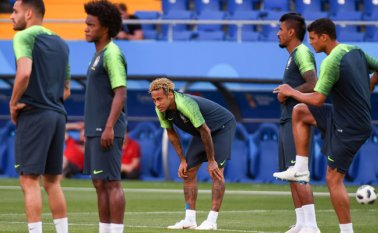 La ‘canarinha’ de la esperanza de Tite, la que revivió de una depresión sin precedentes y llegó antes que nadie a Rusia con 17 victorias y solo una derrota. AFP