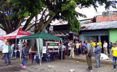 En varios sectores del estado Táchira había publicidad con fotografías del expresidente de Colombia. Eilyn Cardozo
