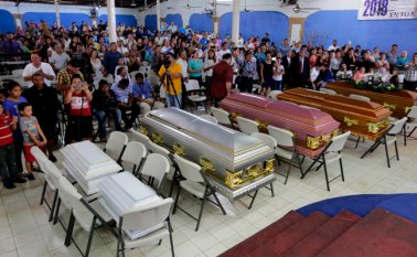 Seis miembros de una familia murieron en Nicaragua cuando su casa fue incendiada, al amanecer del sábado, después de que un grupo de hombres encapuchados arrojaron una cóctel molotov, dijo la Policía. AFP