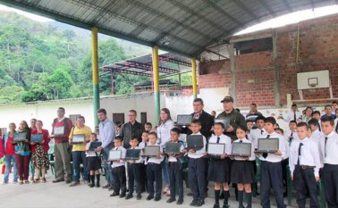 Unos 620 estudiantes podrán disfrutar de los computadores. Cortesía