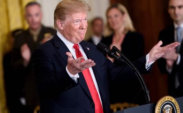 Donald Trump advirtió este lunes que si Pekín vuelve a imponer aranceles, Washington replicará con 10% a bienes chinos. AFP