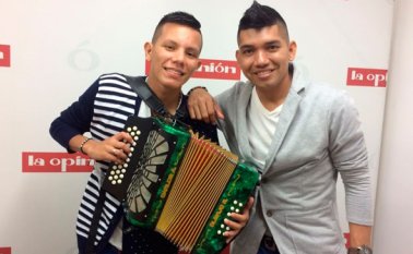 Carlos Clavijo en el acordeón y Abi Hinojosa. Celmira Figueroa