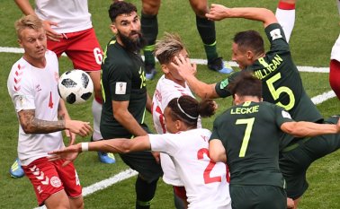 Dinamarca llegó a 4 puntos y Australia logró su primero en esta edición. AFP