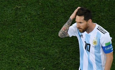 Lionel Messi no pudo evitar la goleada que Croacia le dio a Argentina y que los dejó al borde del abismo.
AFP