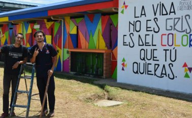 Diego Jaimes y Teylor García, integrantes de Acción Poética. Cortesía