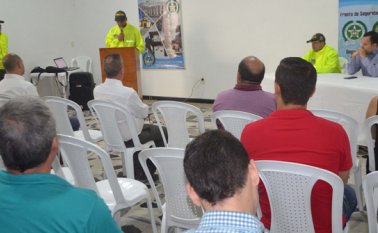 El subcomandante de la policía, teniente Holman Mendieta, dijo que se adoptaron estrategias como el programa ‘Yo no pago, denuncio’. Cortesía