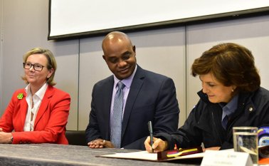 La entrega de los recursos se da por los resultados en cumplimiento de las metas propuestas por la cartera de ambiente. Colprensa