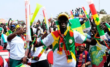 Para algunos hinchas senegaleses el combinado colombiano es uno de los más fuertes. AFP