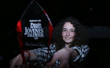 Joven de 17 años, Elisa Estévez Chacín, ganadora del premio el año pasado.  Colprensa