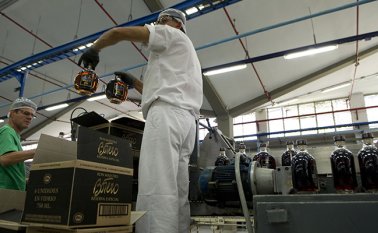 Los gobernadores denunciaron que el recaudo por impuesto al licor cayó por cuenta del cálculo que hace el Dane para fijar los precios. Archivo La Opinión