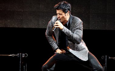 Su éxito le llevó a debutar como actor en las telenovelas 'Pobre juventud' y 'Tormento', donde coincidió con Carlos Vives. Internet