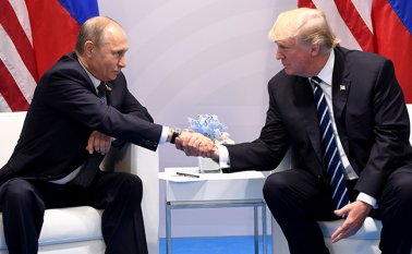 Presidentes Vladimir Putin y Donald Trump. AFP