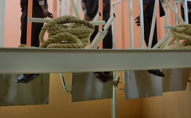 Foto publicada por el Ministerio de Justicia iraquí donde muestra la ejecución de yihadistas del grupo Estado Islámico que estaban en el corredor de la muerte. AFP