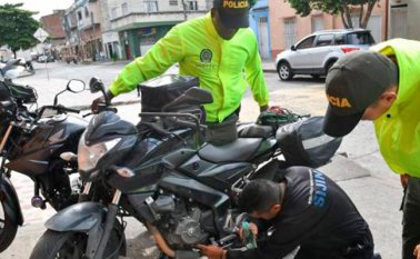 Cali es el tercer municipio del país con mayores requerimientos de seguridad por el robo de motocicletas después de Medellín y Bogotá.
Colprensa
