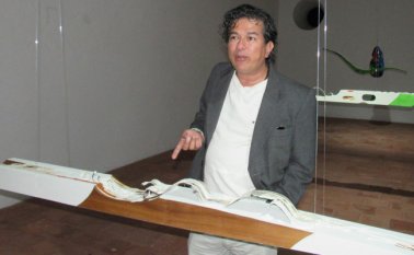 La secuencia de cuatro obras que Javier Chinchilla trajo a Pamplona muestra la preocupación que tiene frente a los desequilibrios y abusos del hombre con los recursos naturales. Roberto Ospino / La Opinión