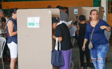 El certificado electoral que los colombianos recibieron en la primera vuelta presidencial el 27 de mayo, perdió vigencia una vez les fue entregado el certificado electoral de la segunda vuelta presidencial. Archivo La Opinión