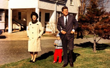 John F. Kennedy y su familia. La Opinión