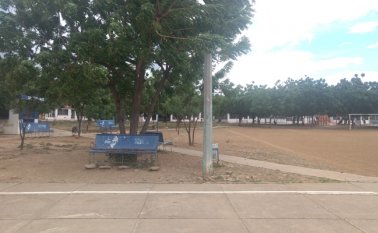 La cancha y el parque aún se mantienen en uso gracias a que los residentes, de la mano de la empresa Norgas, les hacen labores de mantenimiento y recientemente plantaron 20 robles allí. Leonardo Oliveros