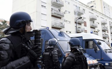 Policías franceses en el barrio Breil de Nantes. AFP