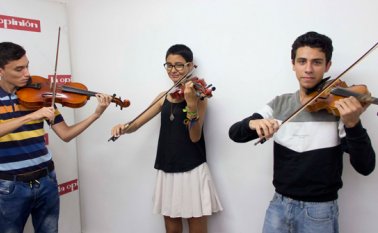 Los integrantes de batuta, Kevin Andrés Calderón Calderón, Karol Yurley Nieto Robayo y Luis Ángel Contreras Santos, viajarán a Italia y Estados Unidos. Ellos pertenecen a los procesos formativos de la Fundación en Cúcuta y Villa del Rosario. Luis Alfredo Estévez