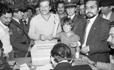 El inmolado candidato presidencial Luis Carlos Galán fue el fundador del Nuevo Liberalismo y ahora su hijo Juan Manuel, busca revivir esta colectividad. Archivo