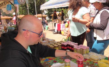 El empresario considera que para destacar como chef se necesita empeño. Parada logró consolidar la salsa de berenjenas ahumadas, usada en la ciudad para acompañar todo tipo de alimentos. Roberto Ospino