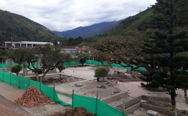 La intervención y recuperación del parque avanza sin dificultades, dentro del proyecto planean pavimentar las principales calles de Cucutilla. Cortesía