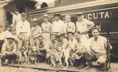 De izquierda a derecha Mariano Estévez, César Castro Ordoñez, Oscar Pacheco, Eloy Mora, Carcciolo Vega y José María Ramírez; agachados Luis Díaz Bocaranda, Mariano Estévez Jr., Carlos Durán, Miguel Peña, Luis Vega, Enrique García Lozada y Pablo Medina. La Opinión