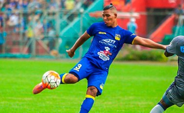 El central de 30 años de edad, con 1,81 metros de estatura, jugó 15 encuentros con Delfín. @DelfinSC